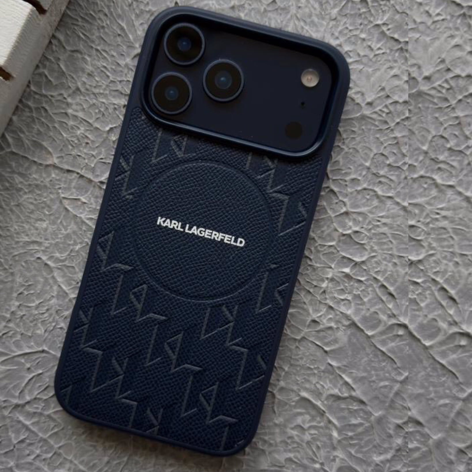 قاب کارل لاگرفلد Karl Lagerfeld شماره 11 سریIphone17